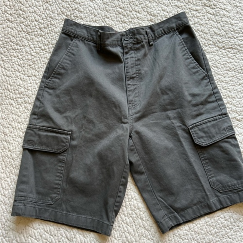 Chaps men’s Cargo‎ Shorts Color Gray Size 32
